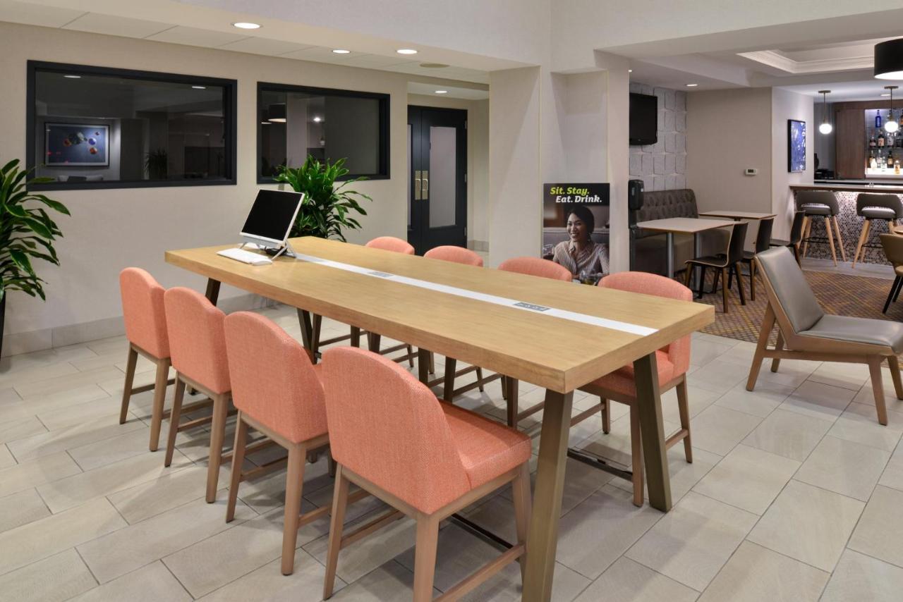 Holiday Inn Hotel & Suites Overland Park-Convention Center By Ihg Exteriör bild